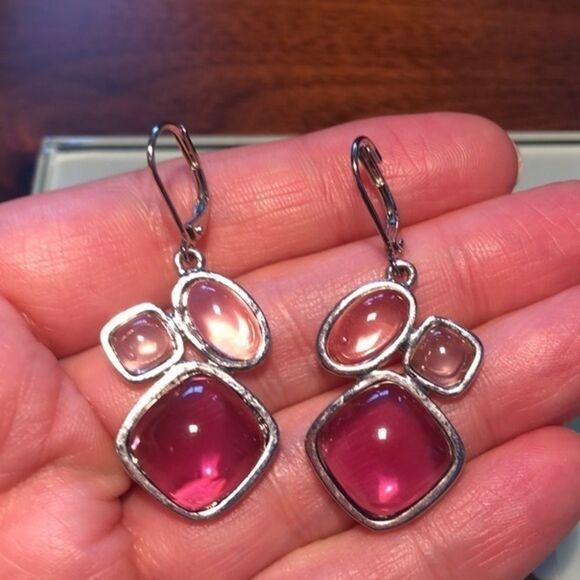 Stunning Artistic Earrings - Picture 3 of 5